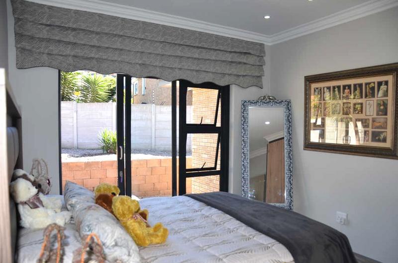 5 Bedroom Property for Sale in Island View Western Cape